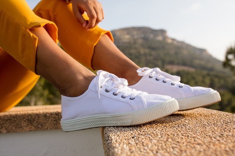 Witte sneakers en schoenen schoonmaken -