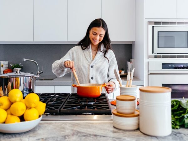Koken met karakter: waarom een gietijzeren pan een must-have is voor elke keuken