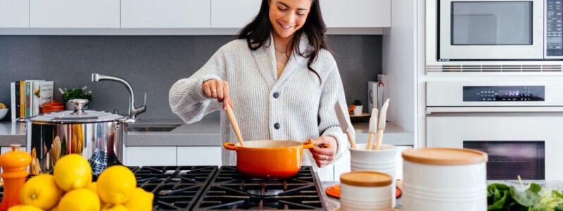 Koken met karakter: waarom een gietijzeren pan een must-have is voor elke keuken